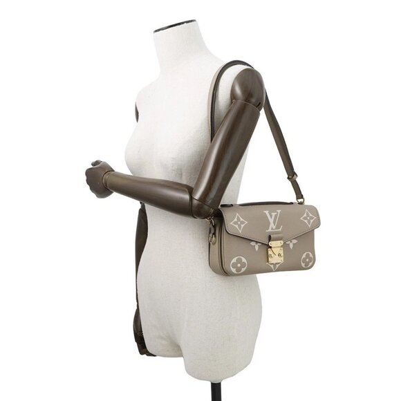 LOUIS VUITTON Pochette Metis EW Monogram Empreinte Leather Tourterelle Claim... - Picture 5 of 15